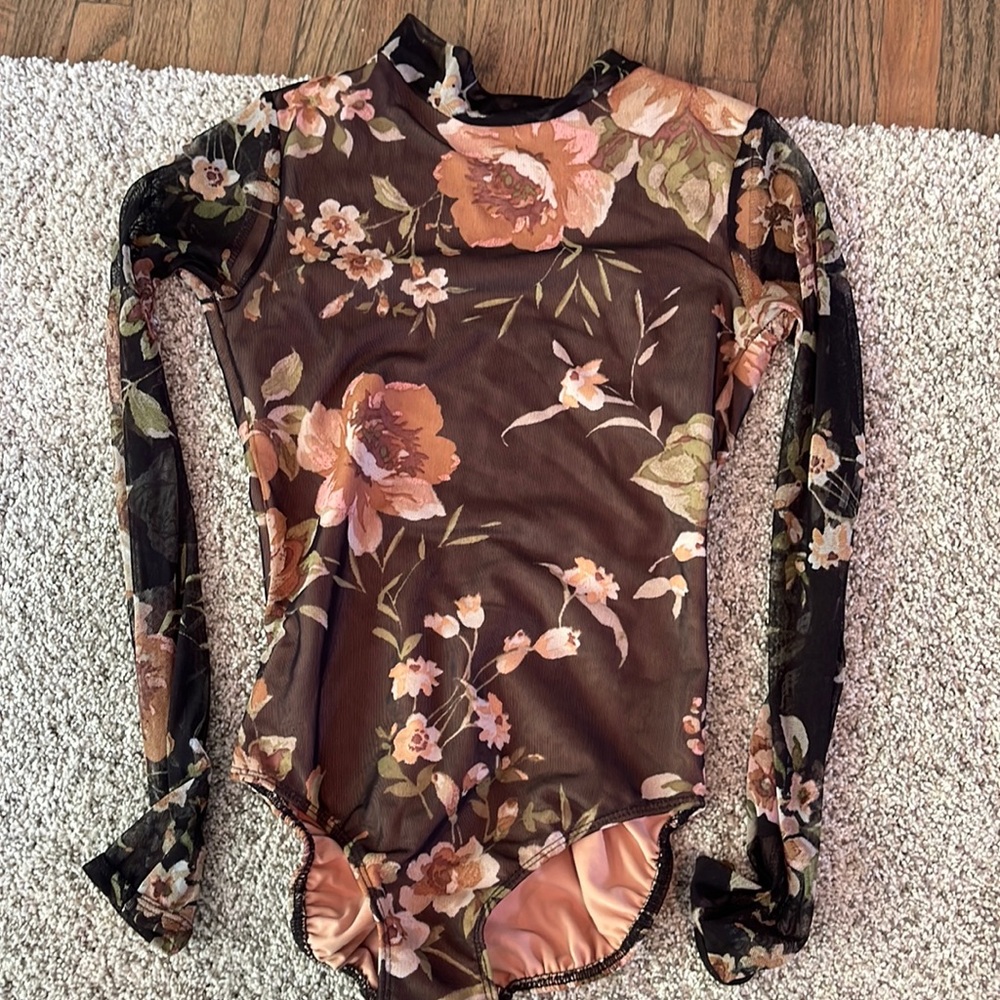 Nwot black floral Leo